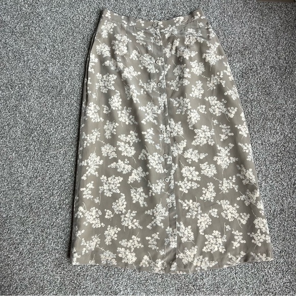 JH Collectibles Dresses & Skirts - JH Collectibles Vintage 100% Silk Midi Skirt, Tan Floral Print, Size 10P